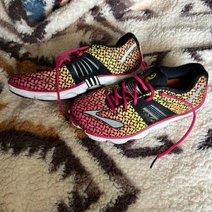 Brooks PureConnect4. Pink to yellow ombré with pattern. Size 6.5
